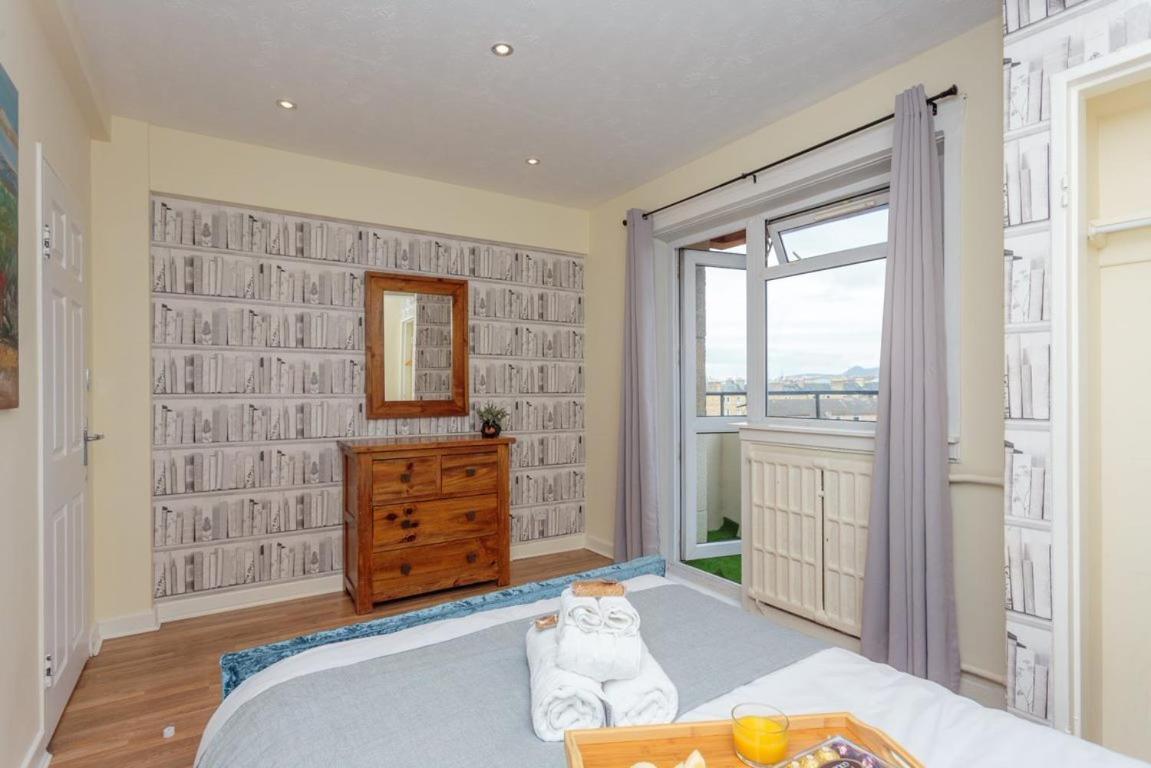 Gorgeous 3-Bed Flat, 15 Minutes To City Centre Edimburgo Exterior foto